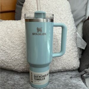 Stanley 40 oz Stainless Steel H2.0 Flowstate Quencher Tumbler Blueberry Milk